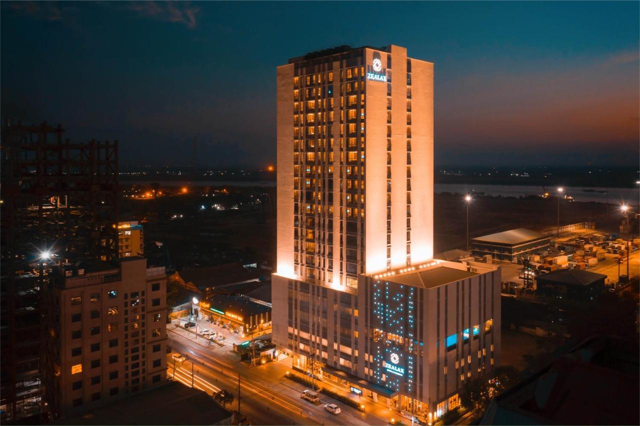 יאנגון Zealax Hotel & Residence מראה חיצוני תמונה